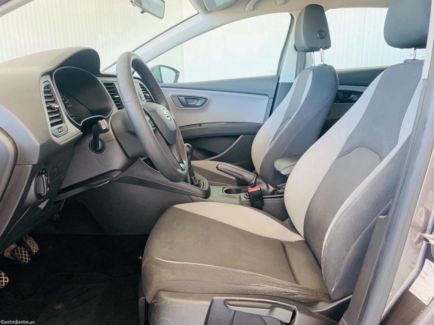 SEAT Leon 1.6 TDi Style — fotografia 8