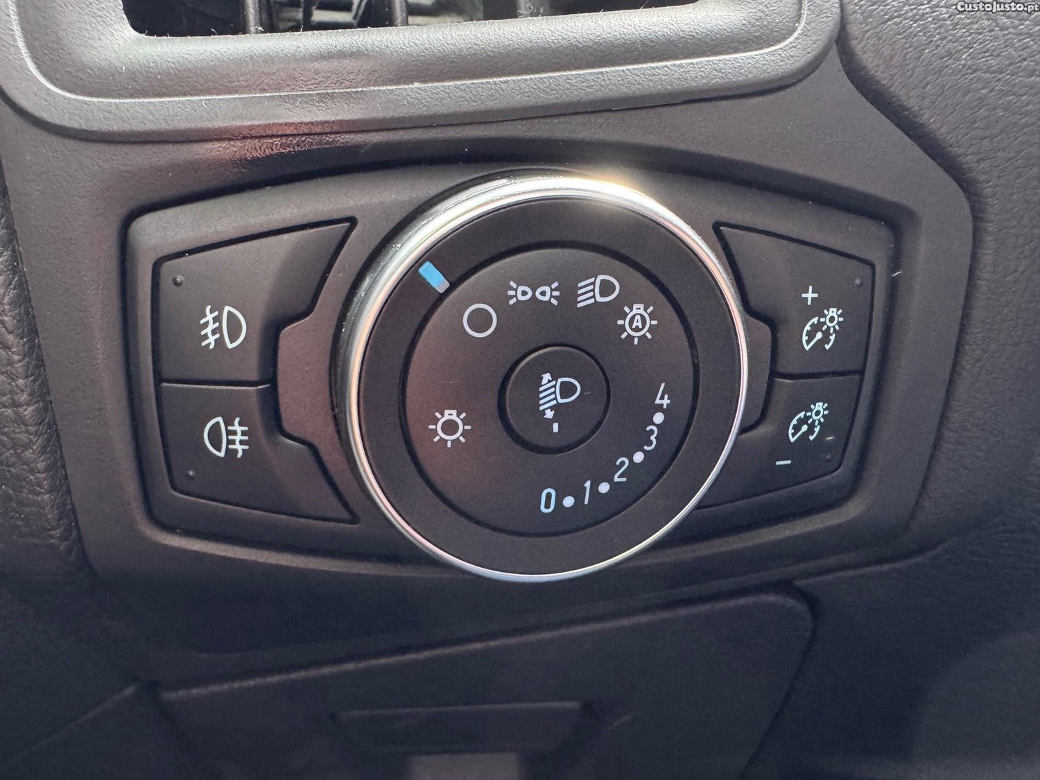 Ford Focus SW 1.5 EcoBlue S&S TITANIUM — fotografia 5