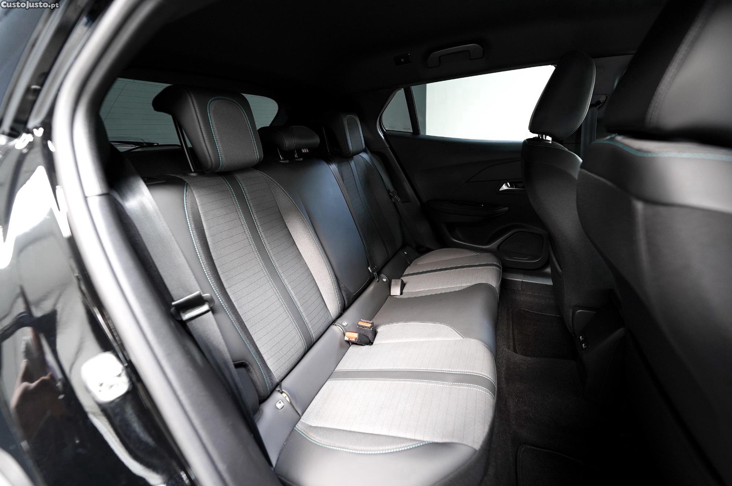 Peugeot 2008 1.2 PureTech Allure Auto. — fotografia 16