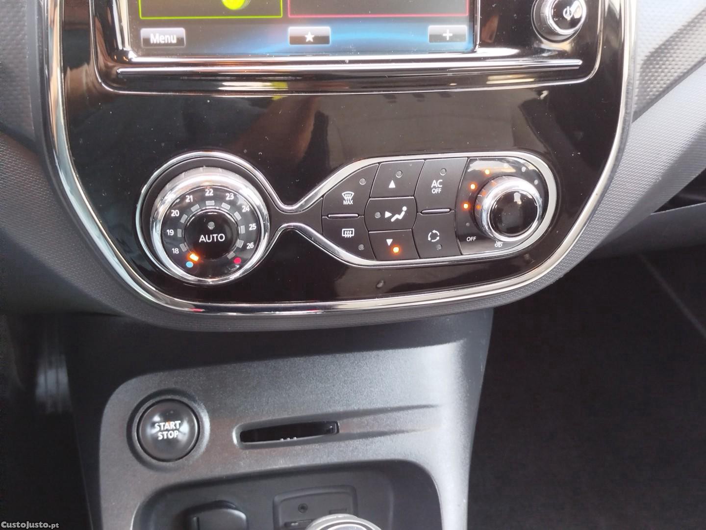 Renault Captur TCe 120 EDC Dynamique — fotografia 17