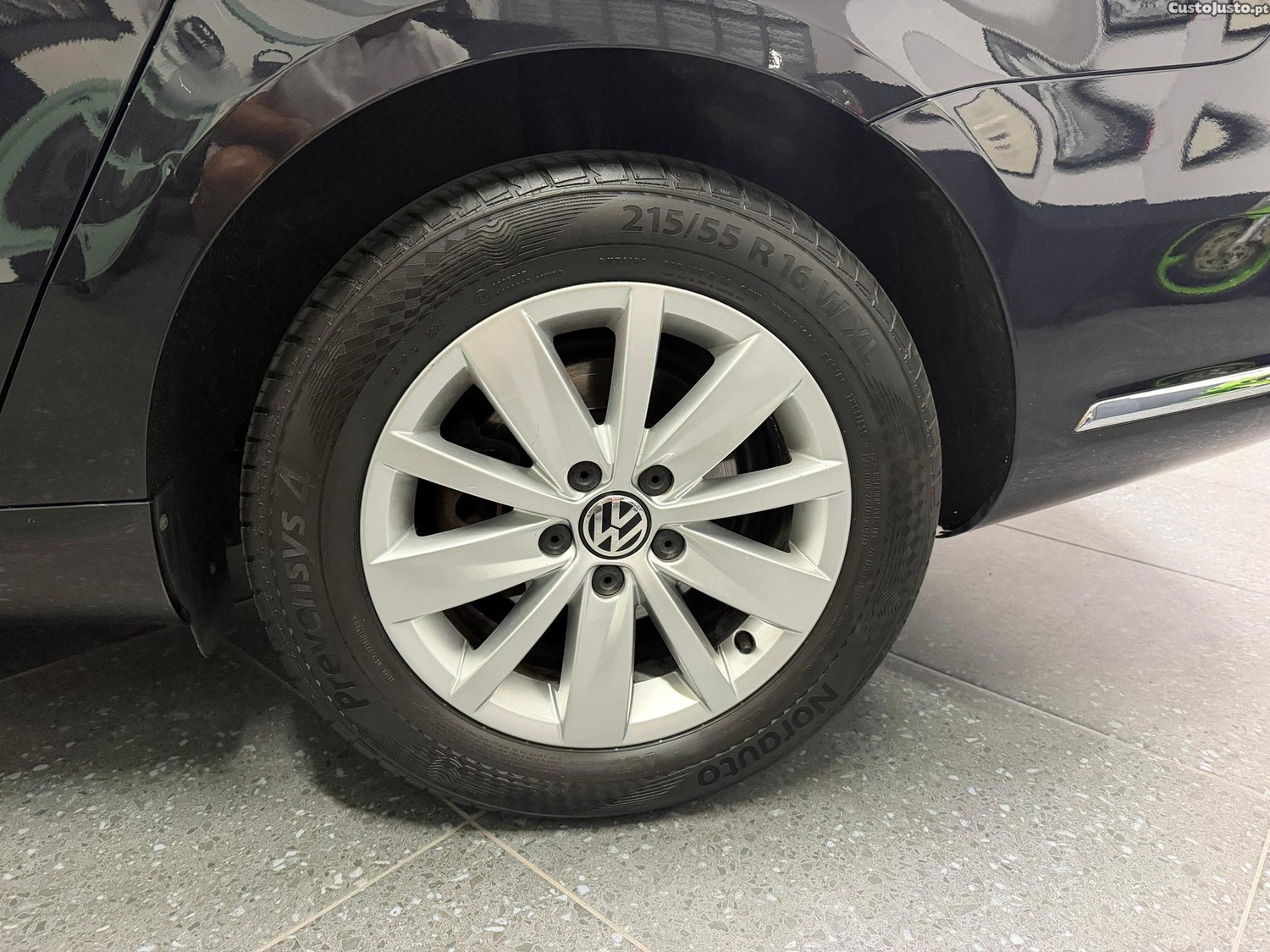 Volkswagen Passat 1.6 TDI Confortline — fotografia 4