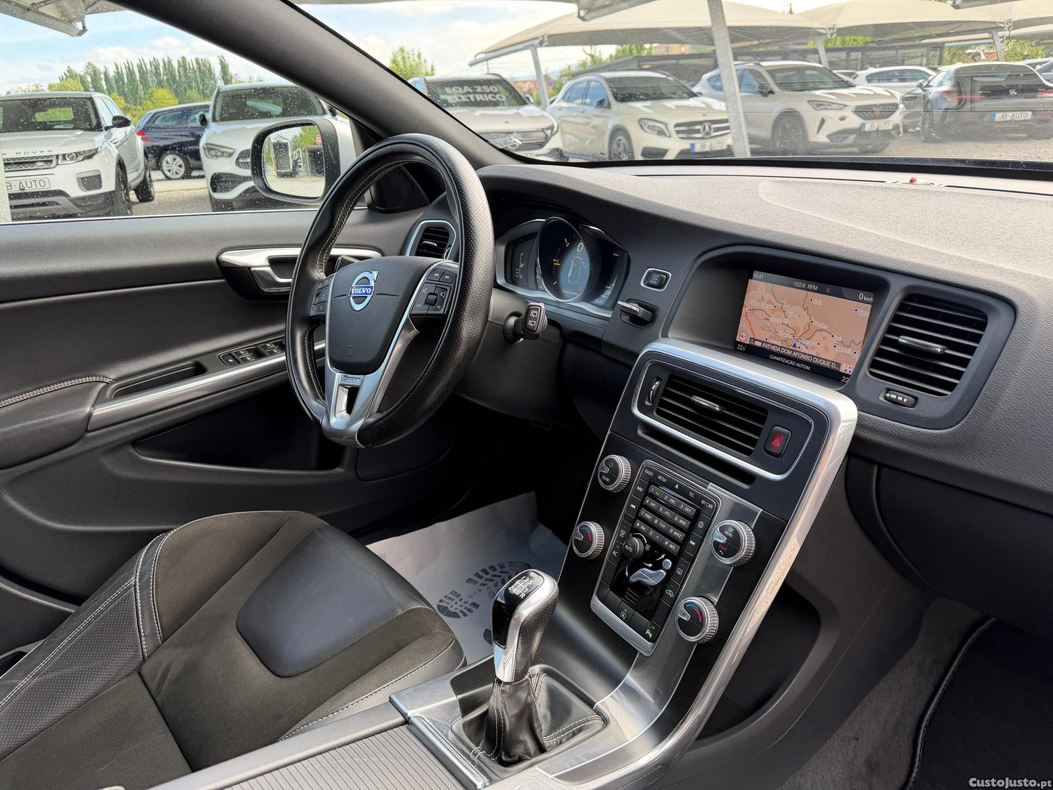 Volvo V60 2.0 D3 R-Design — fotografia 6