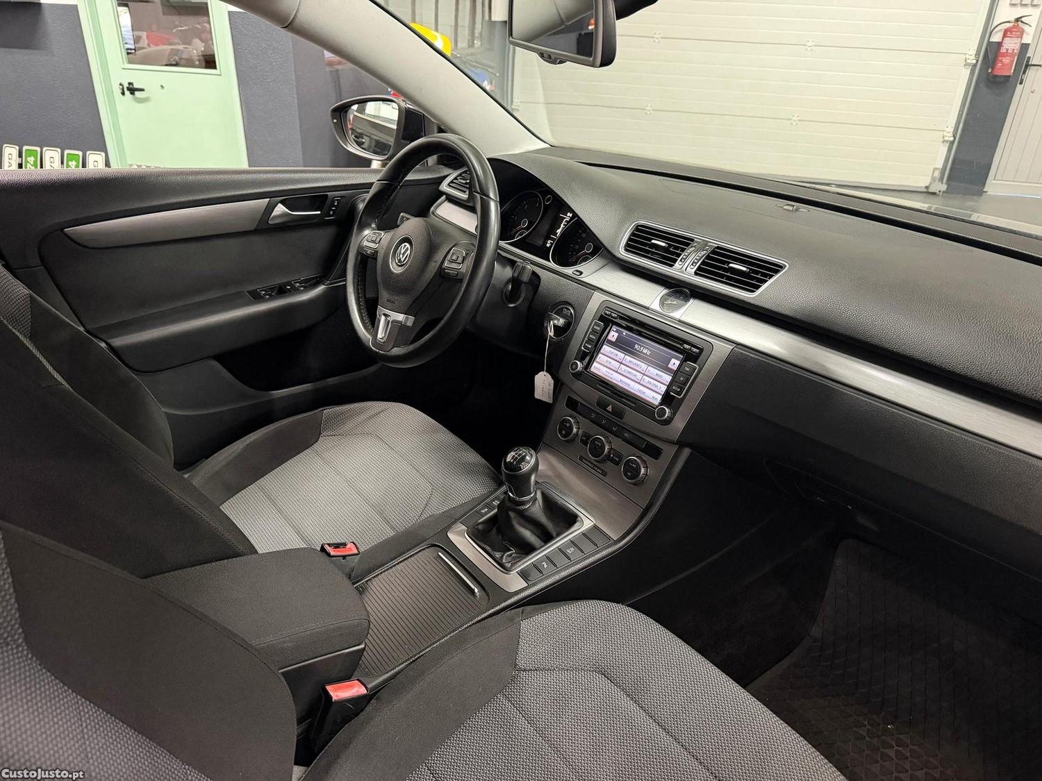 Volkswagen Passat 1.6 TDI Confortline — fotografia 8