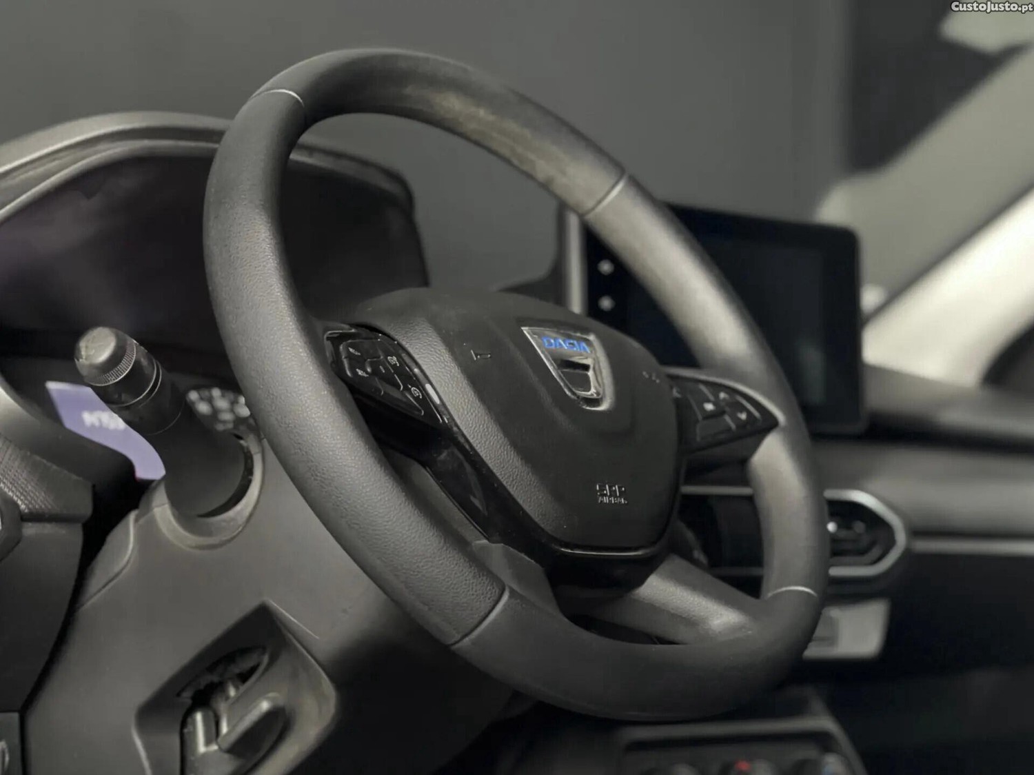 Dacia Sandero 1.0 SCe Essential — fotografia 8