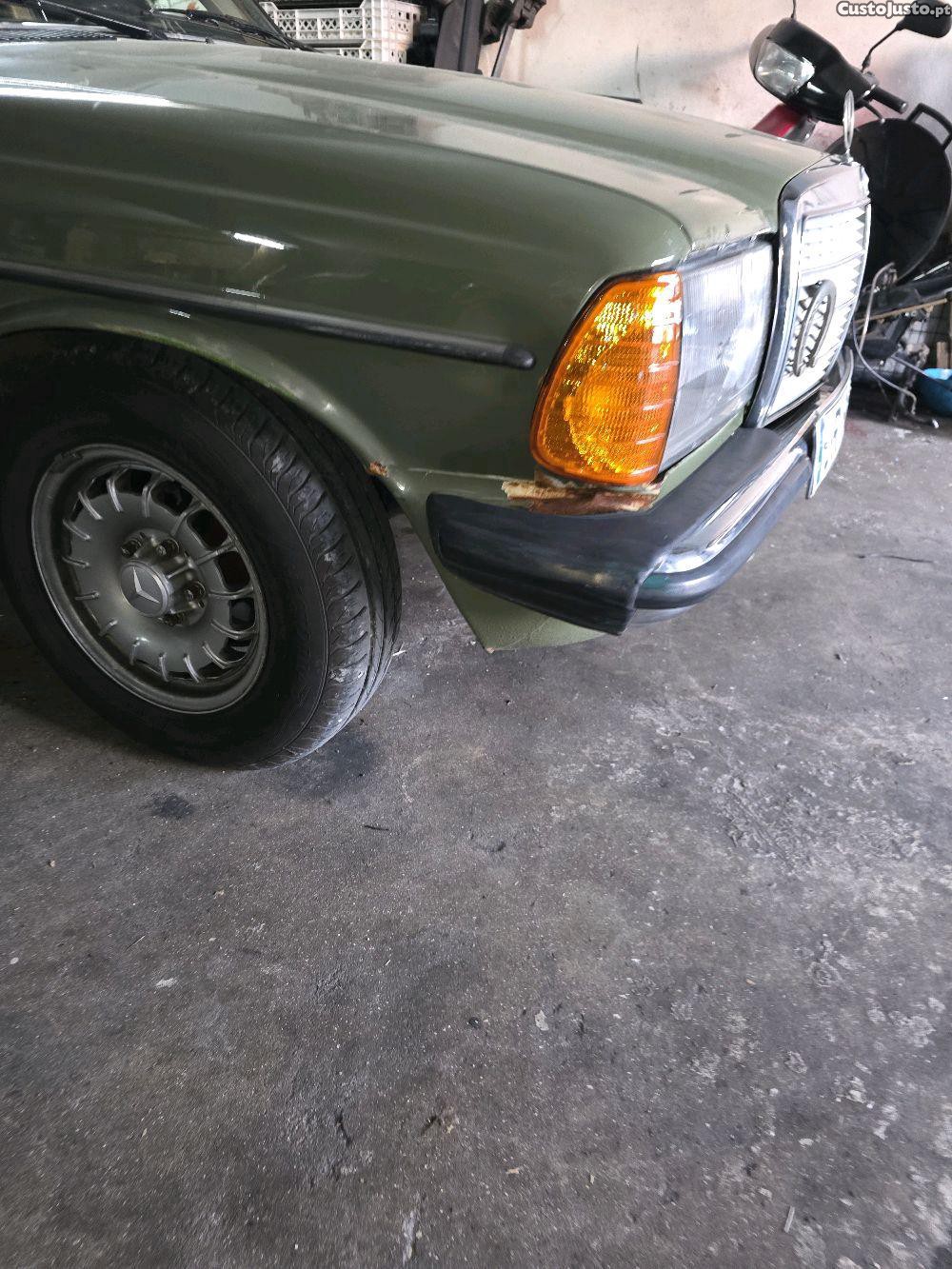 Mercedes-Benz 300 W123 — fotografia 4