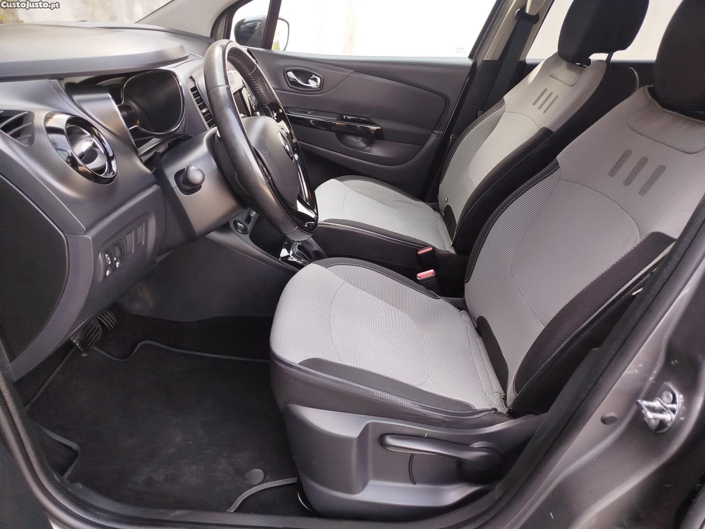Renault Captur TCe 120 EDC Dynamique — fotografia 19