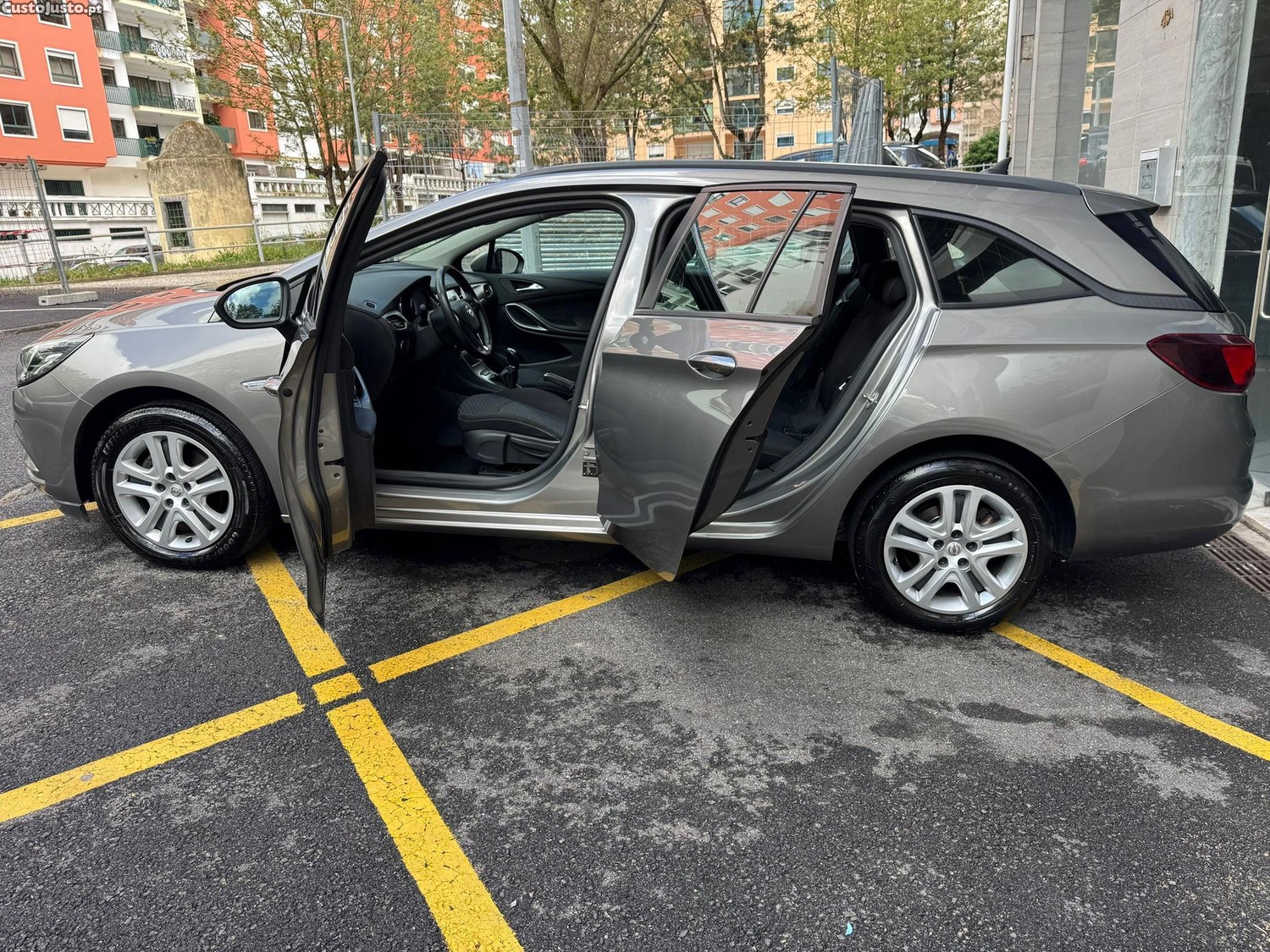 Opel Astra Sports Tourer 1.6 CDTi Cosmo S/S — fotografia 18