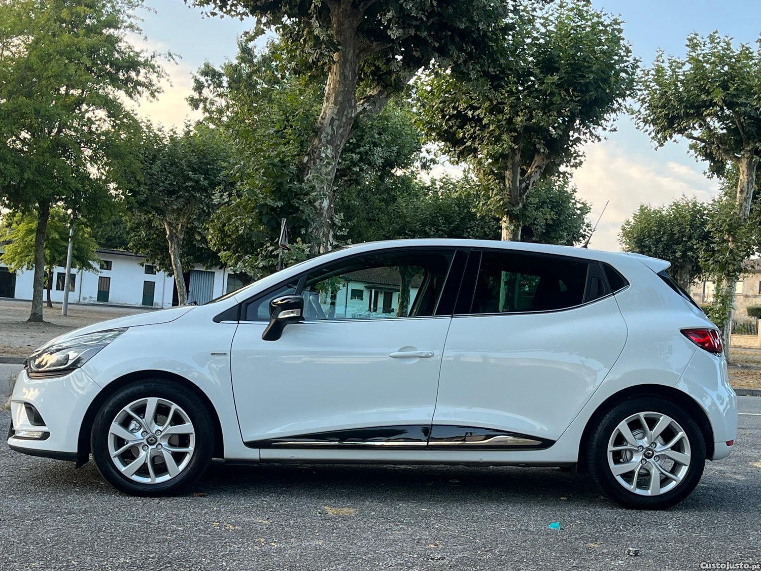 Renault Clio 1.5 DCI Limited Edition — fotografia 2