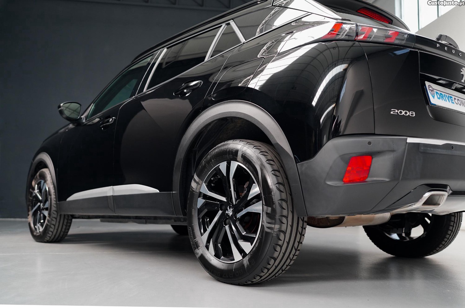 Peugeot 2008 1.2 PureTech Allure Auto. — fotografia 13
