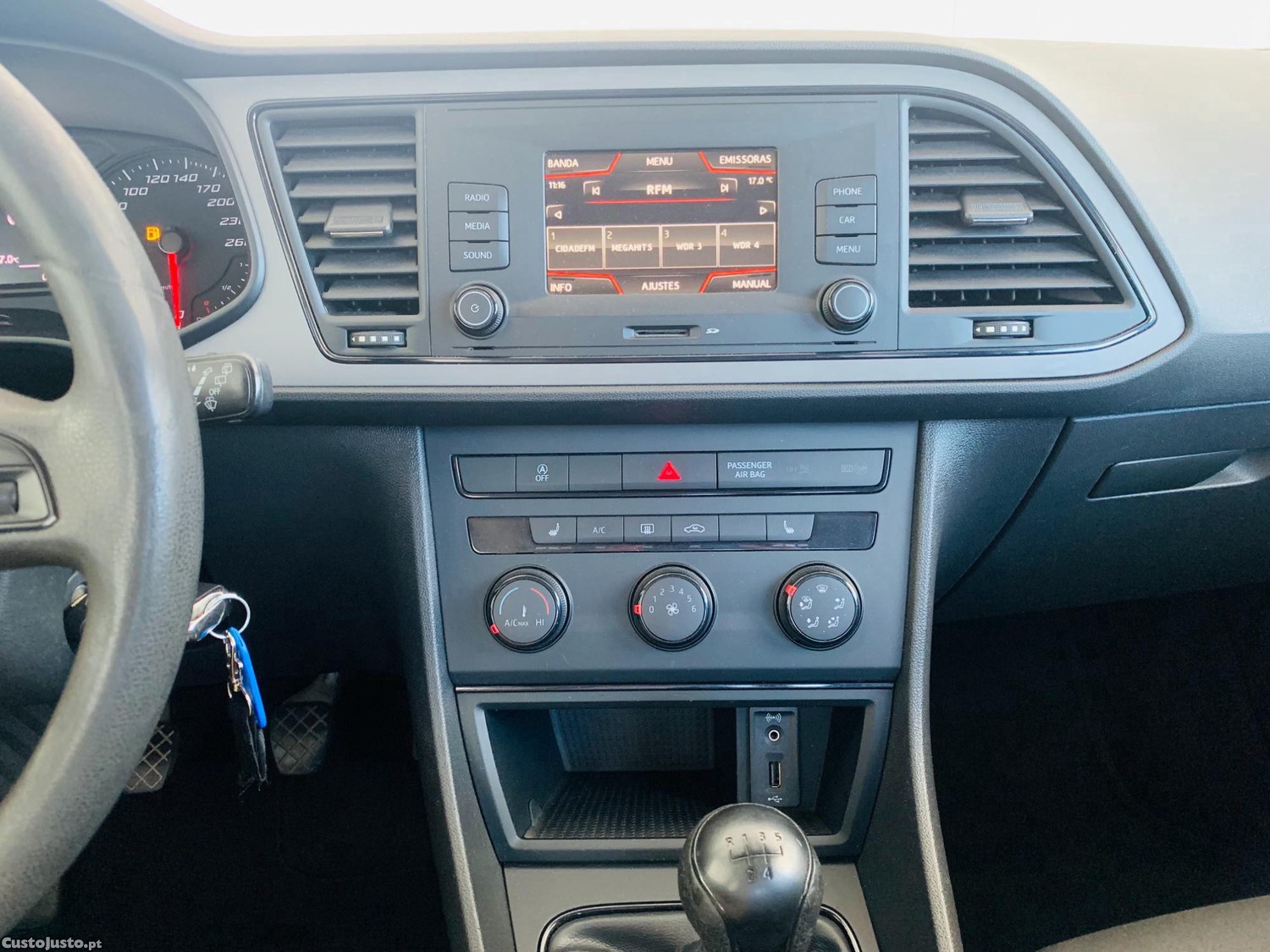 SEAT Leon 1.6 TDi Style — fotografia 5