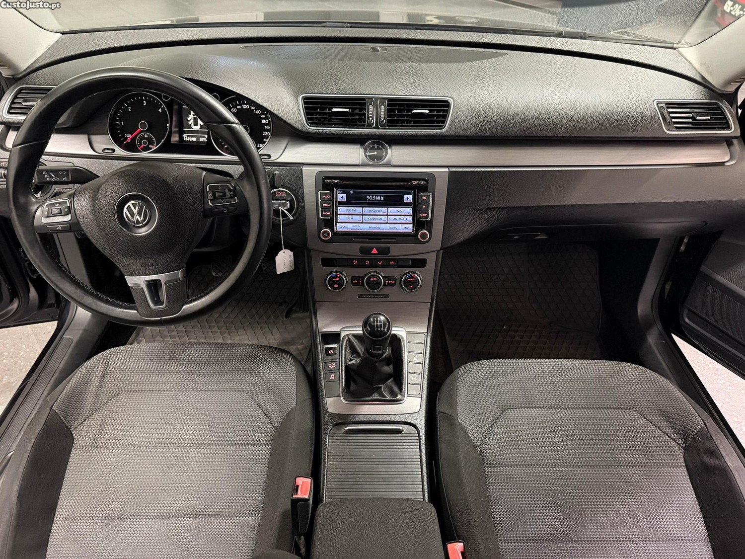 Volkswagen Passat 1.6 TDI Confortline — fotografia 16