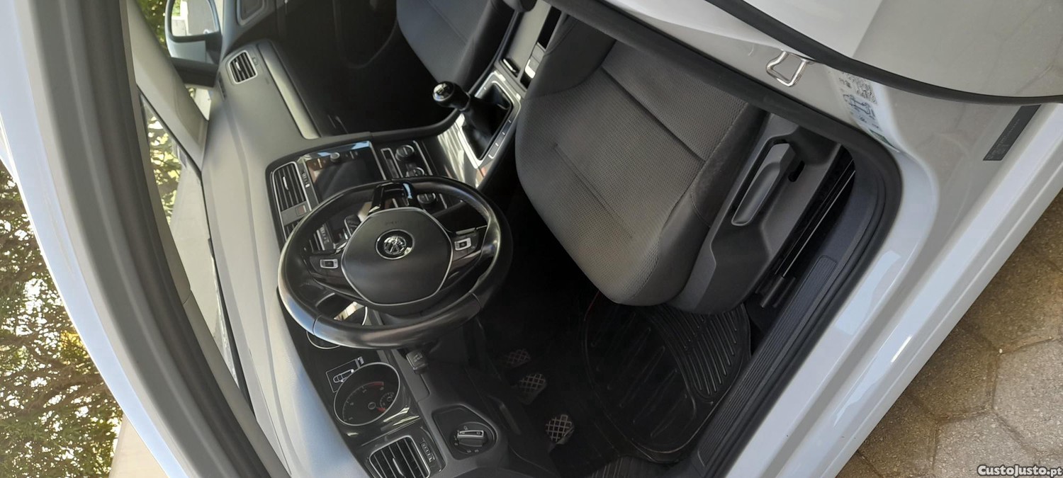 Volkswagen Golf 1.6 TDI — fotografia 4