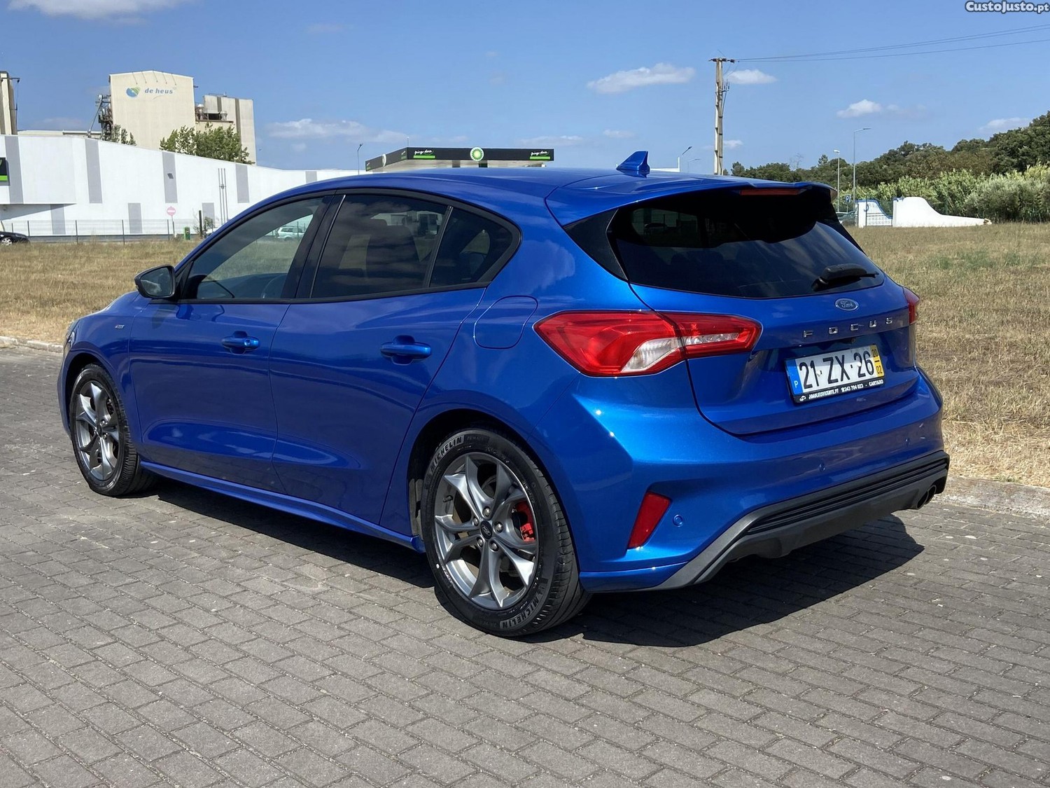 Ford Focus 1.0 EcoBoost ST-Line — fotografia 17