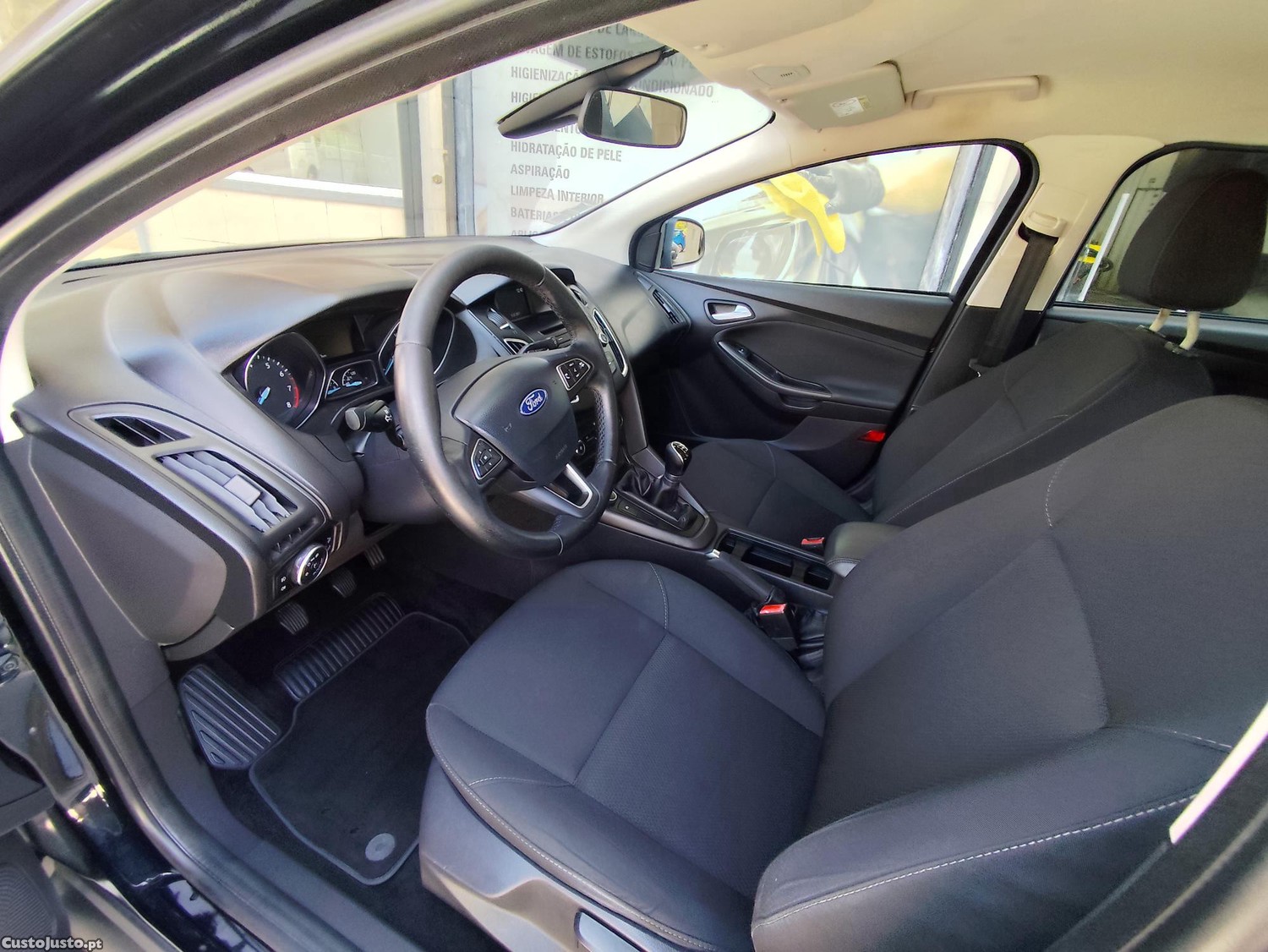 Ford Focus 1.0 gasolina — fotografia 3