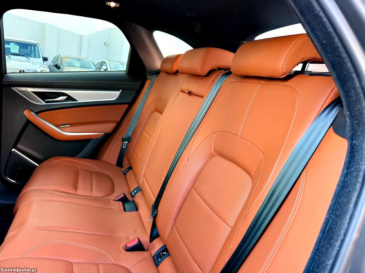 Jaguar F-Pace P400e R-Dynamic — fotografia 26