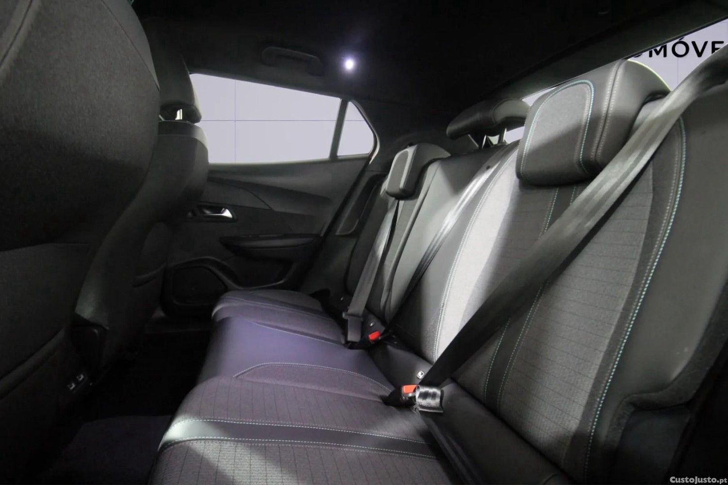 Peugeot e-2008 50 kWh Allure — fotografia 5