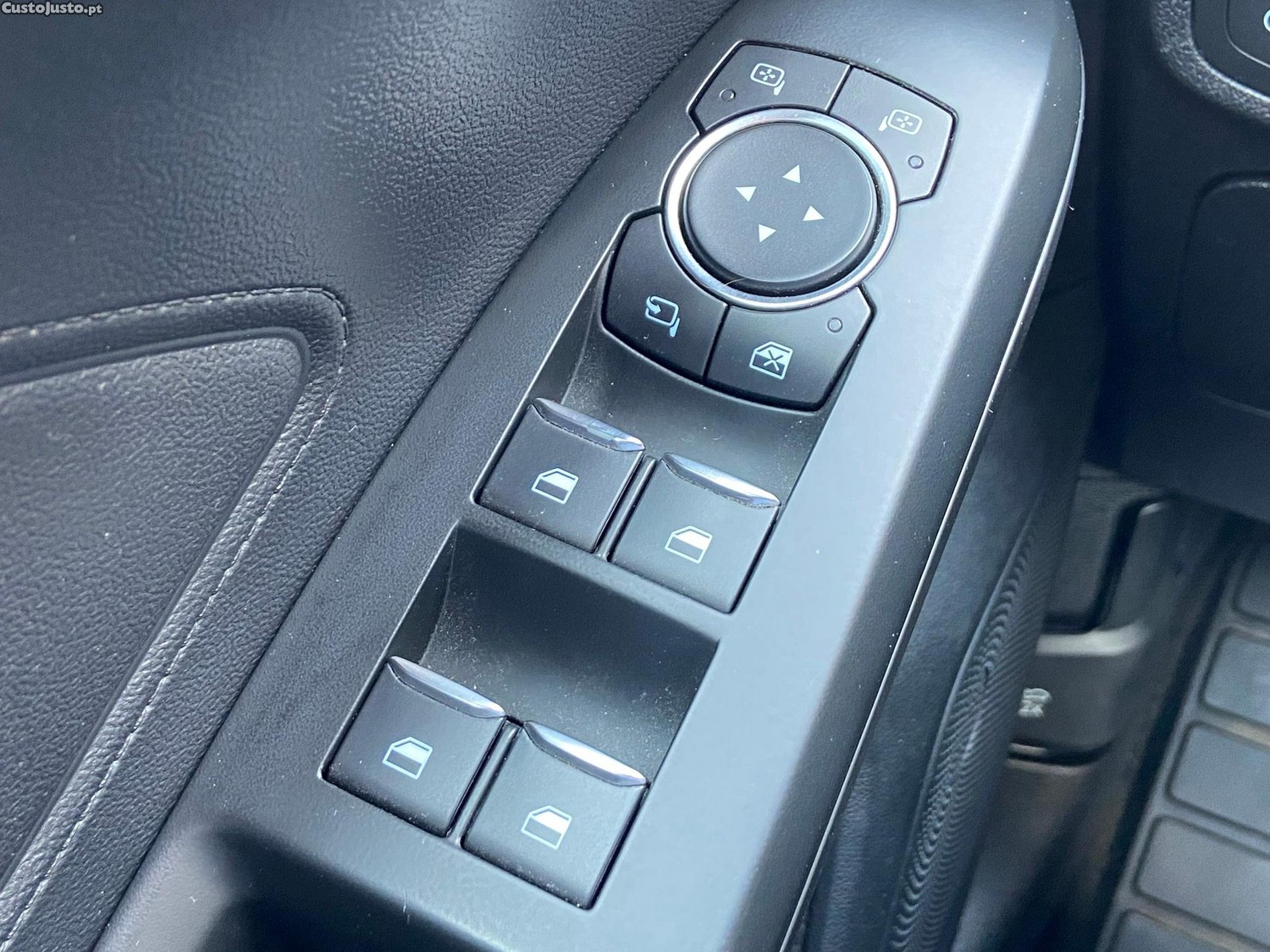 Ford Focus 1.0 EcoBoost ST-Line — fotografia 2