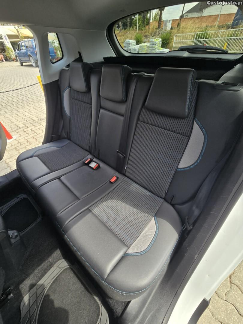 Peugeot 2008 1.2 PureTech Allure — fotografia 3