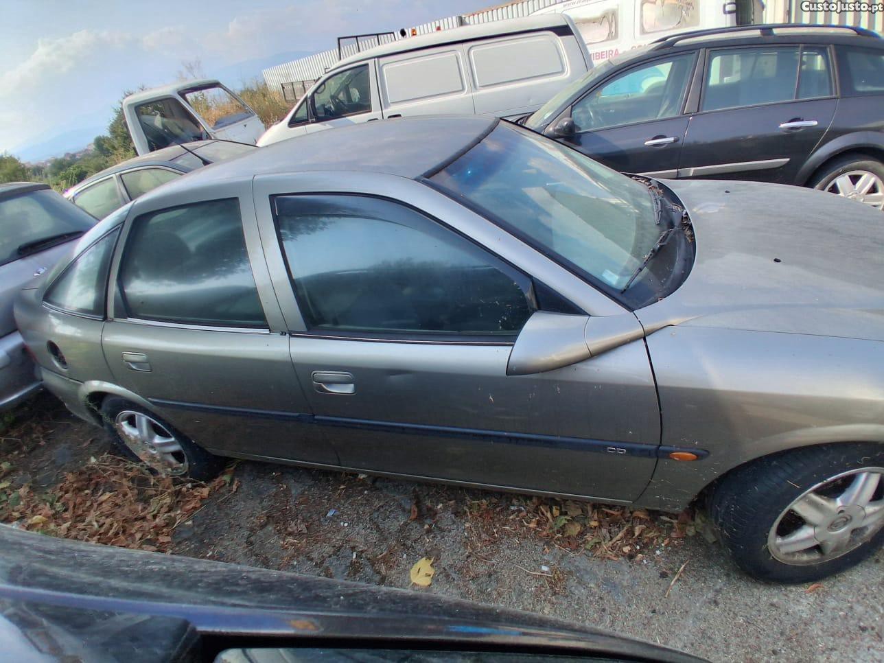 Opel Vectra Sedan — fotografia 8