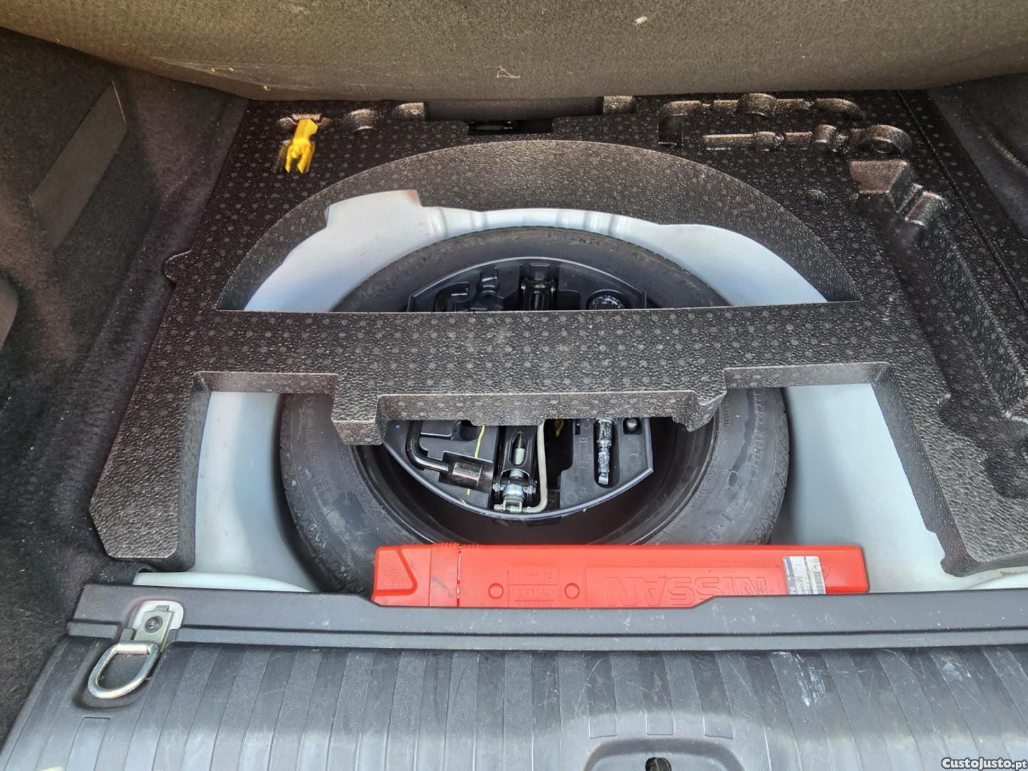 Peugeot 2008 1.2 PureTech Allure — fotografia 12
