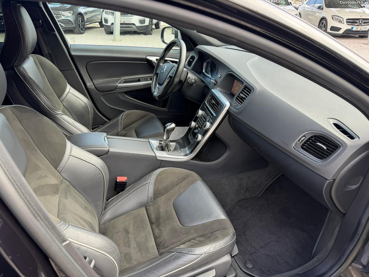 Volvo V60 2.0 D3 R-Design — fotografia 5