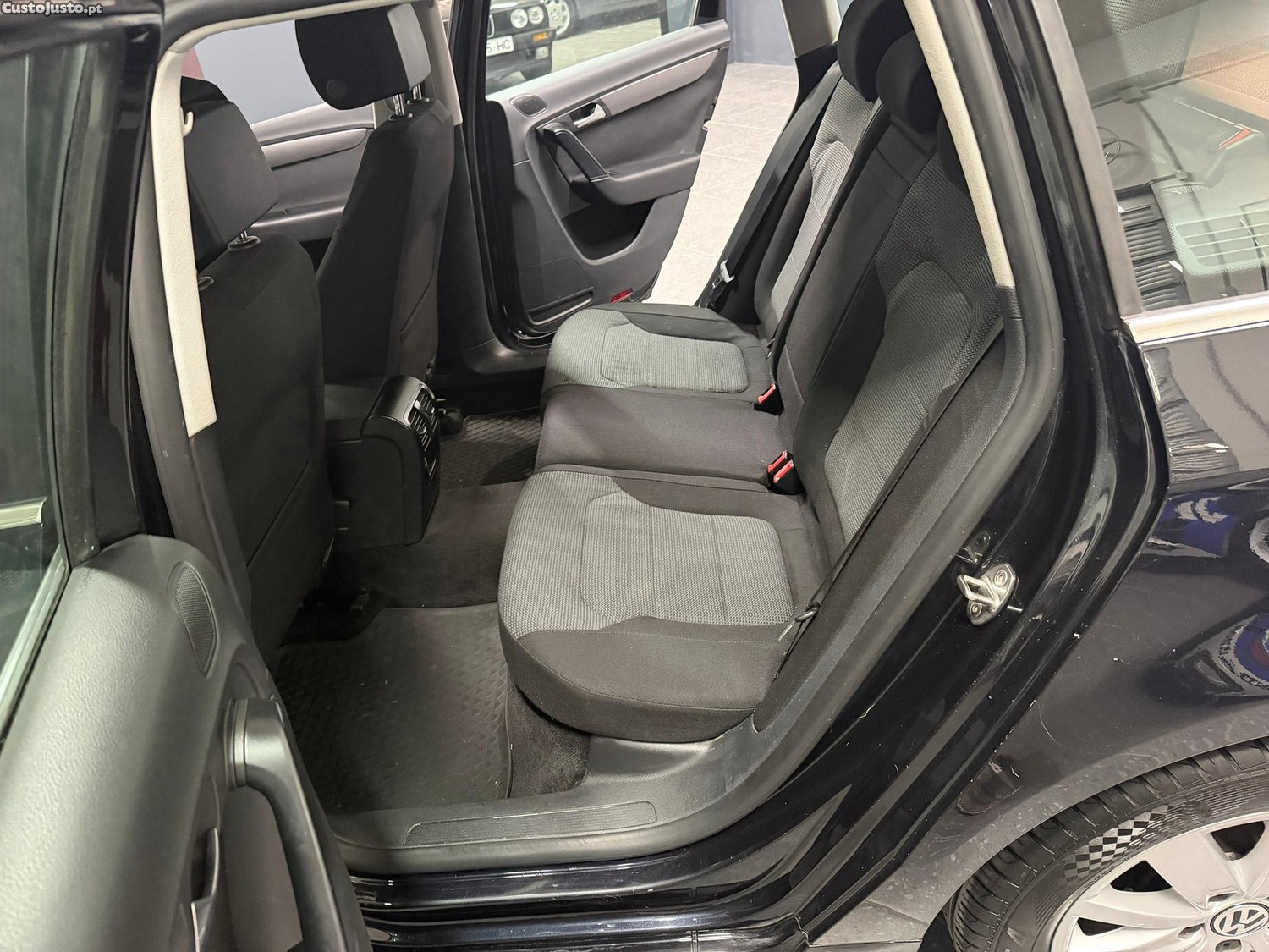 Volkswagen Passat 1.6 TDI Confortline — fotografia 12