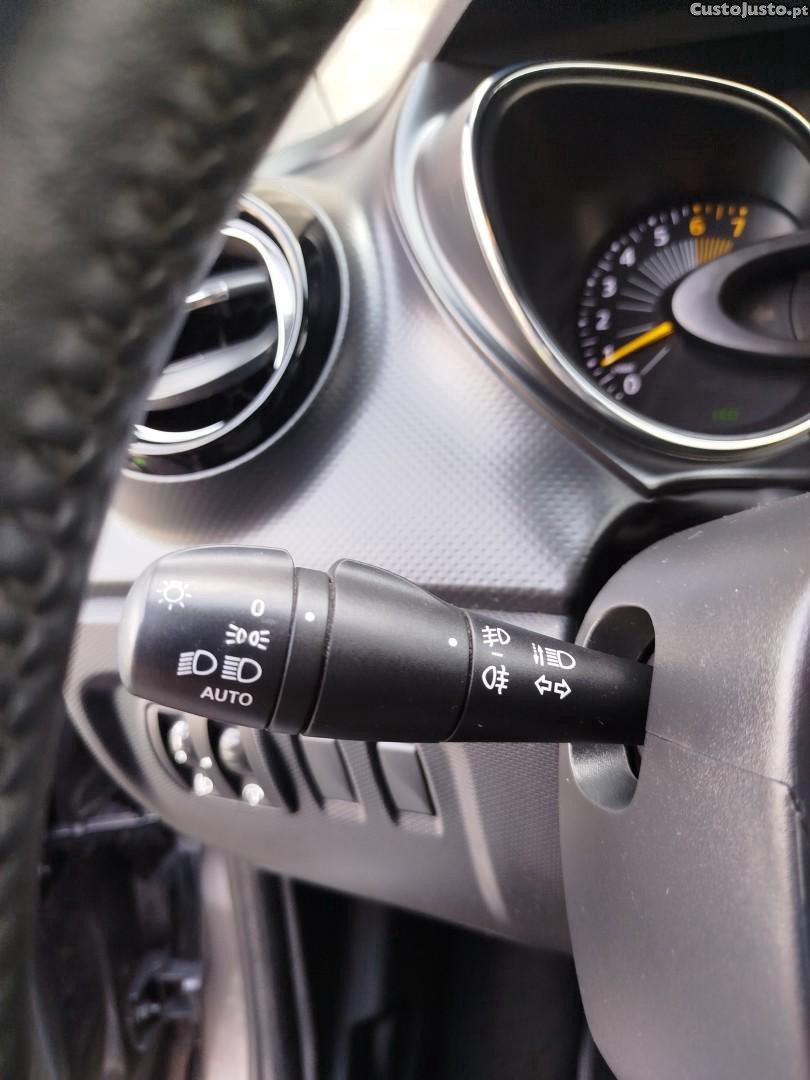 Renault Captur TCe 120 EDC Dynamique — fotografia 11