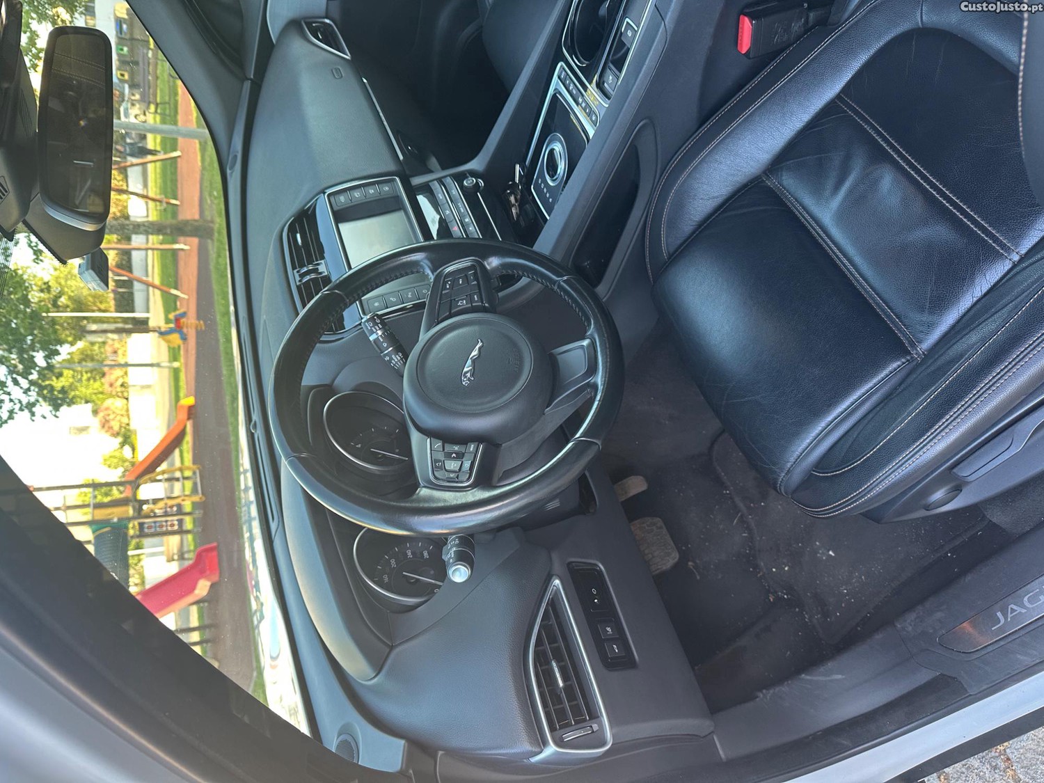 Jaguar F-Pace 20d AWD Aut. Prestige — fotografia 4