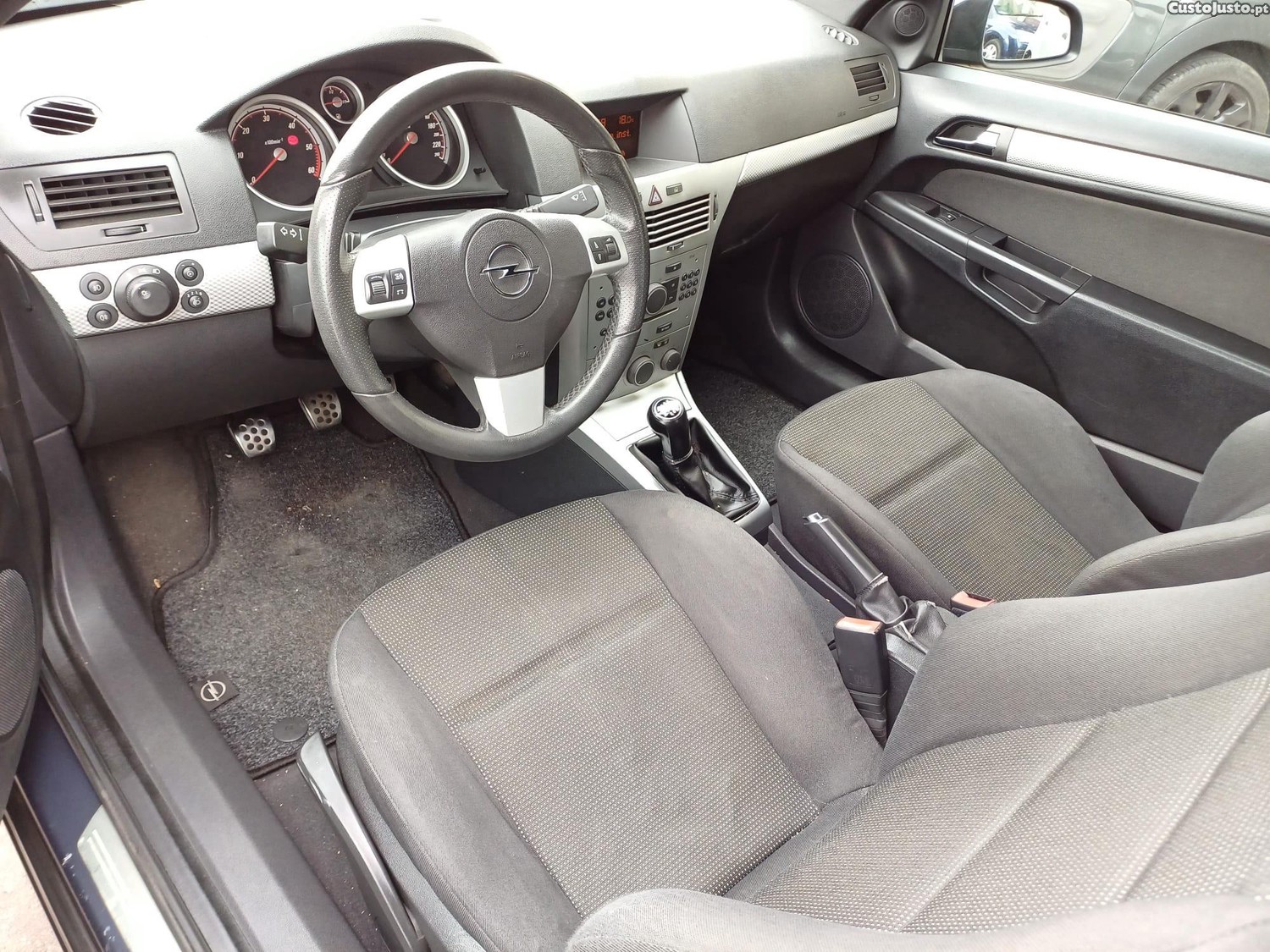 Opel Astra Diesel GTCiucAntigoNacional — fotografia 4