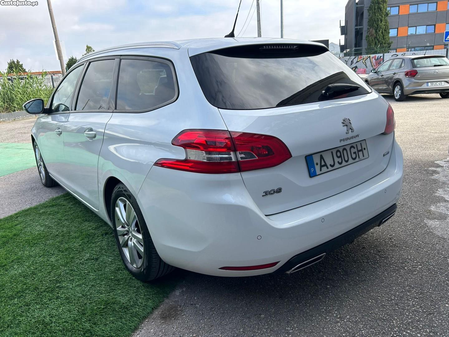Peugeot 308 1.6 BlueHDi Allure — fotografia 10