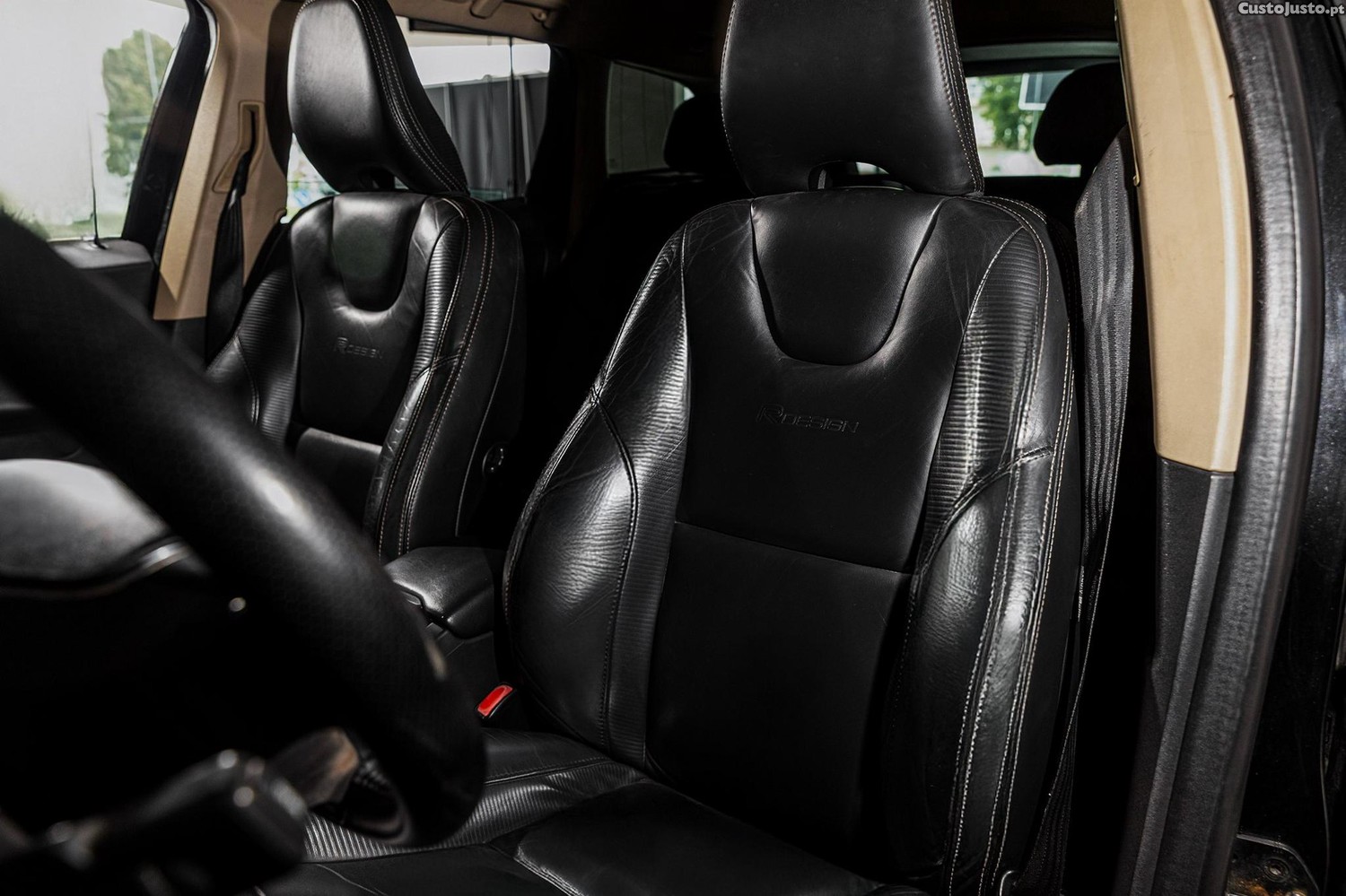 Volvo XC 60 2.0 D3 Drive R-Design — fotografia 4