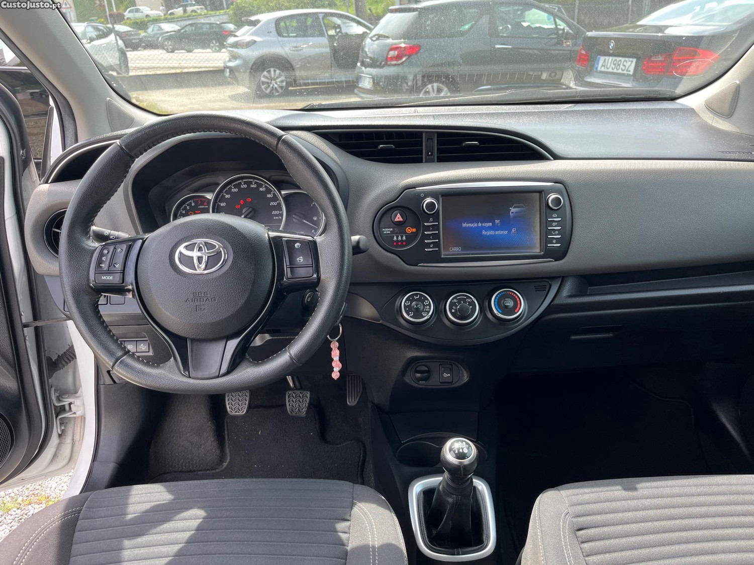 Toyota Yaris Citadino — fotografia 7