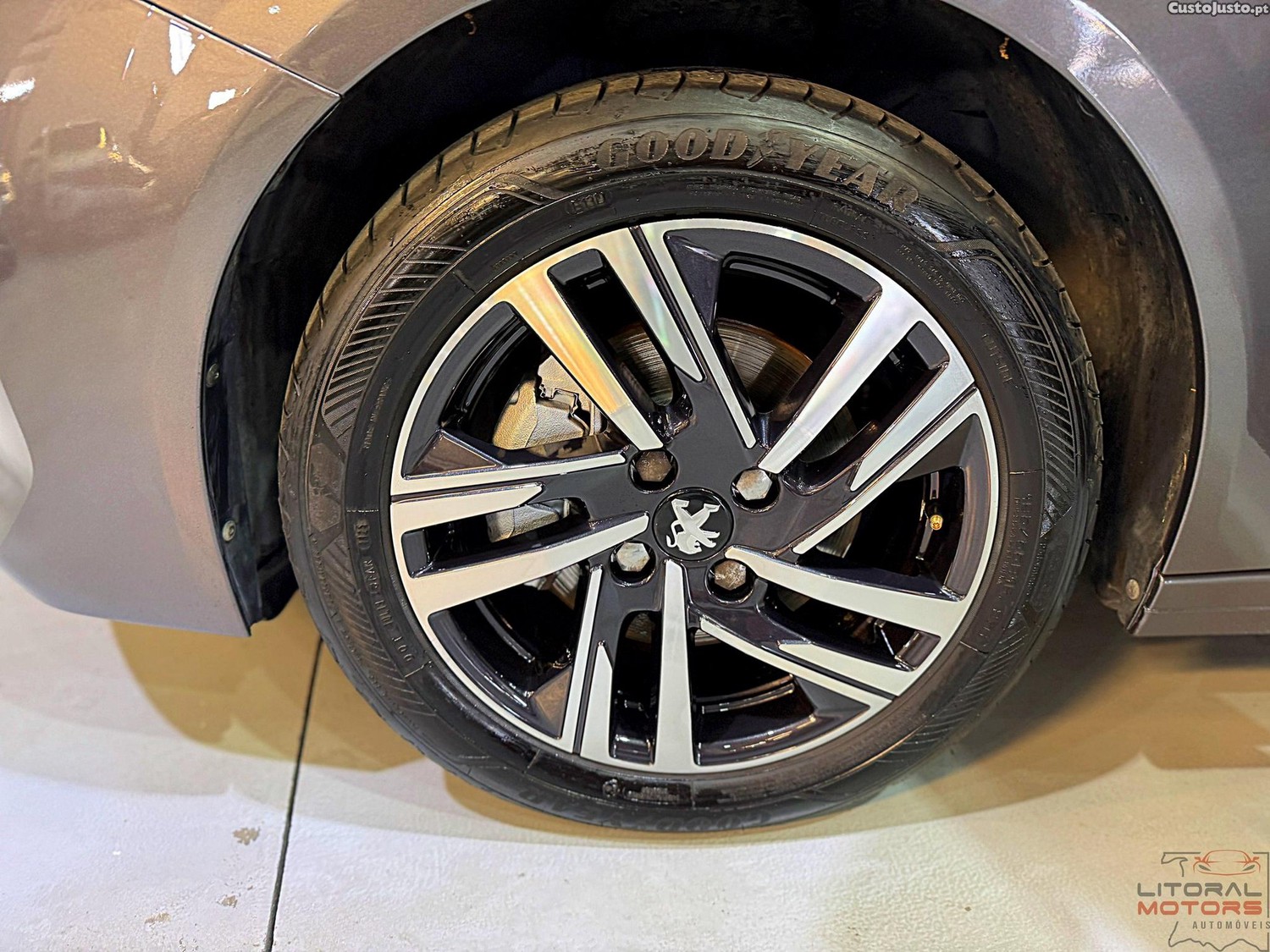 Peugeot 208 1.2 PureTech GT EAT8 — fotografia 14