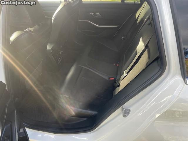 BMW 320 d Touring Pack M Auto — fotografia 10