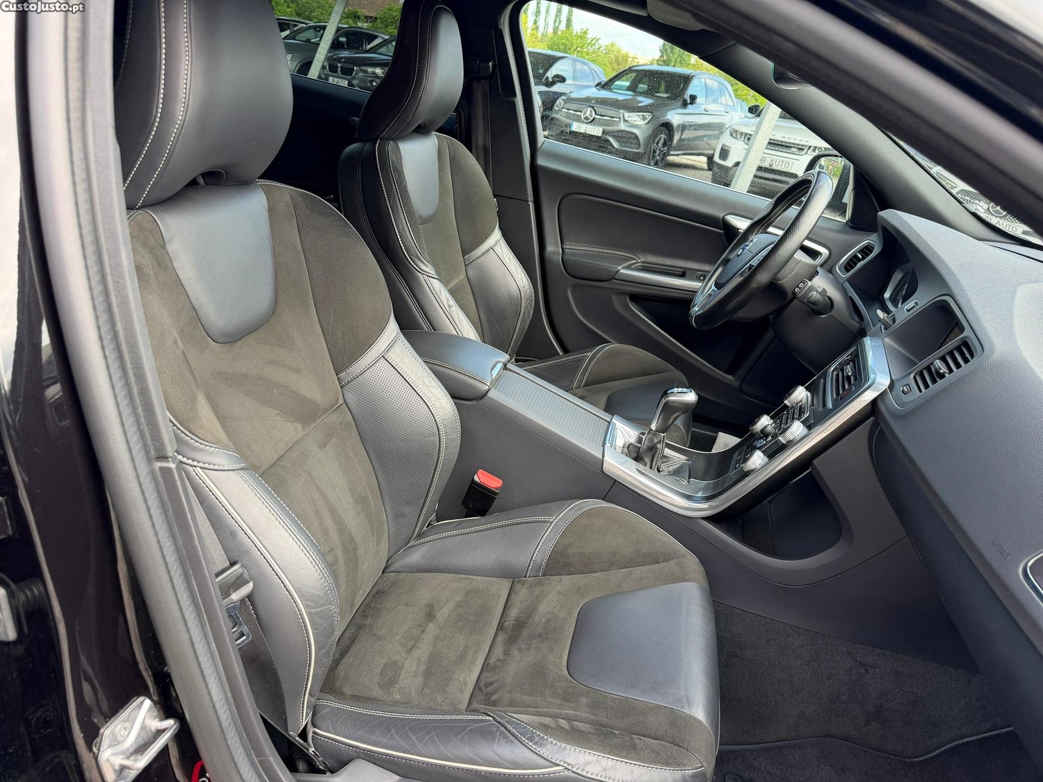 Volvo V60 2.0 D3 R-Design — fotografia 4