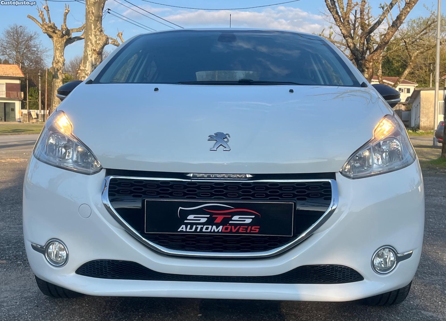 Peugeot 208 Allure 1.4 HDI — fotografia 8
