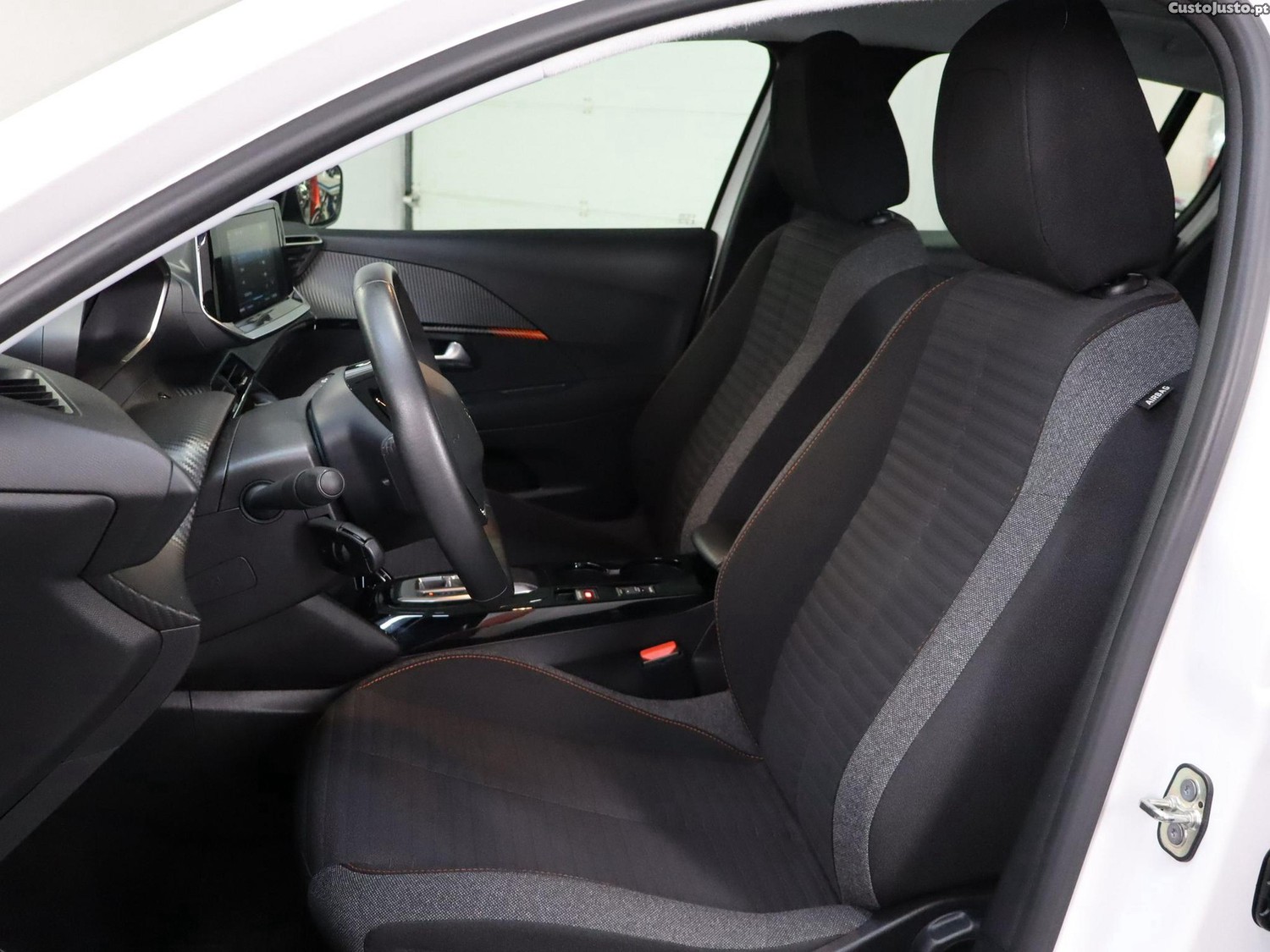 Peugeot 208 50 kWh Active — fotografia 13
