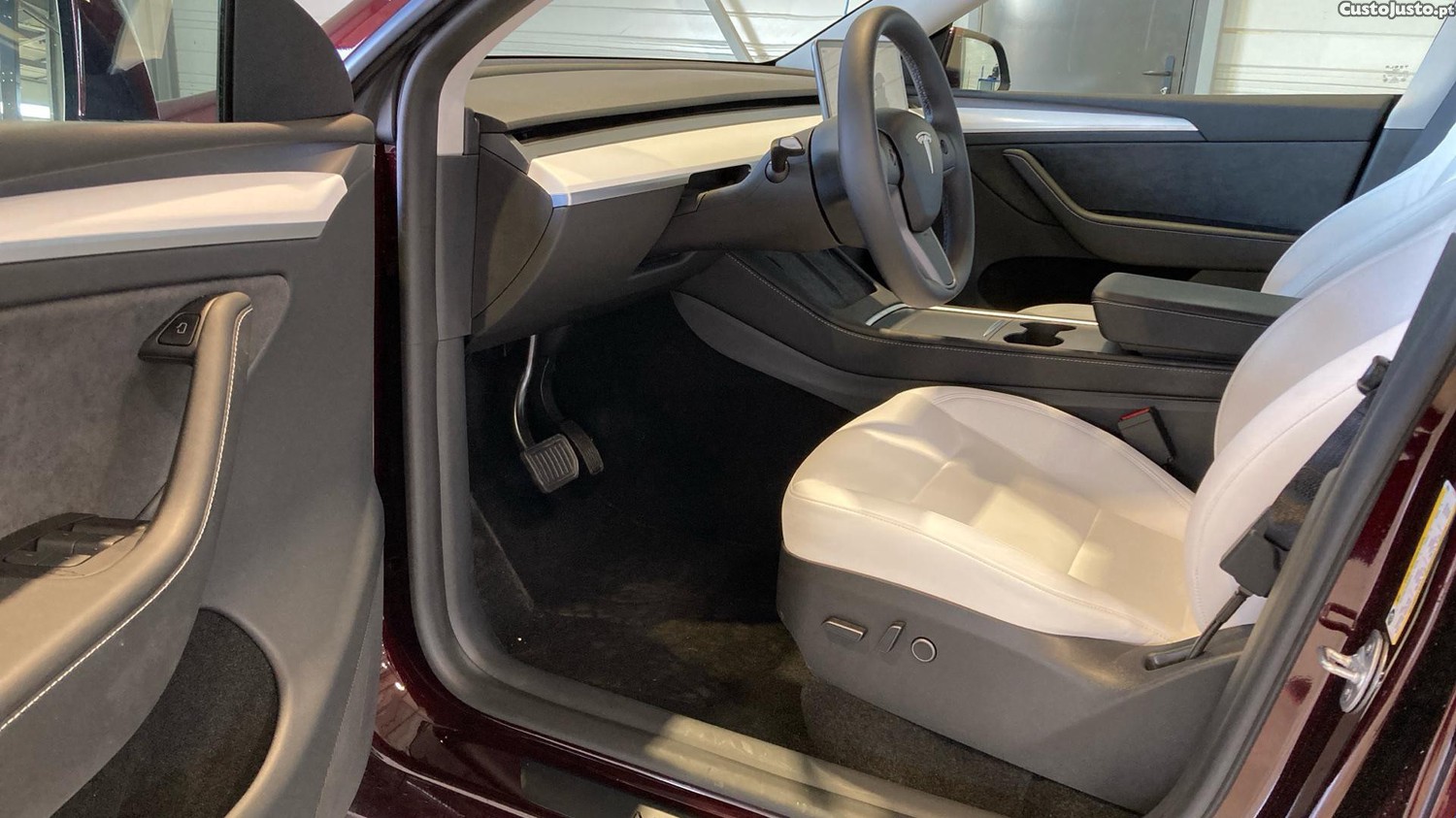 Tesla Model Y Long Range Dual Motor 514cv — fotografia 10