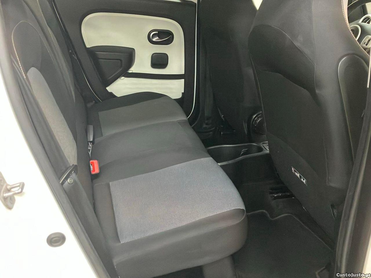 Renault Twingo 1.0 SCe Dynamique — fotografia 7