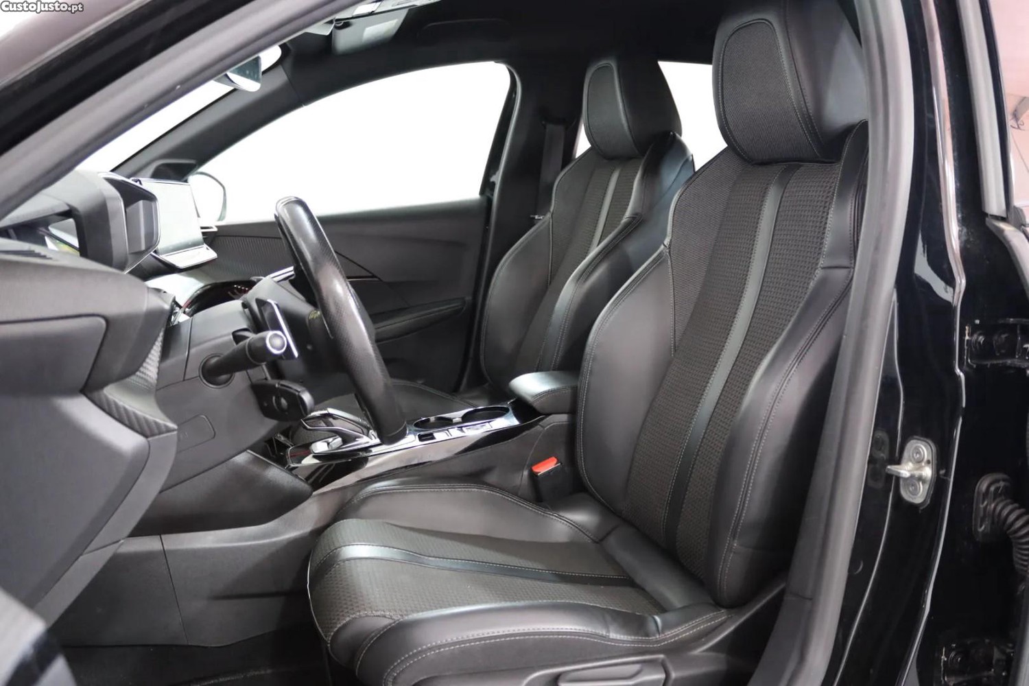 Peugeot 208 1.2 PureTech Allure EAT8 — fotografia 10