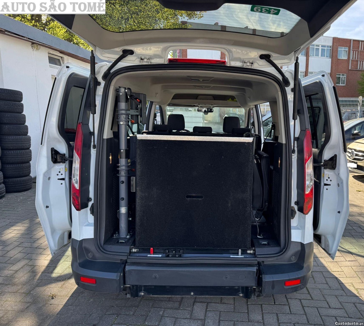 Ford Tourneo 1.5 Mobilidade Reduzida — fotografia 17