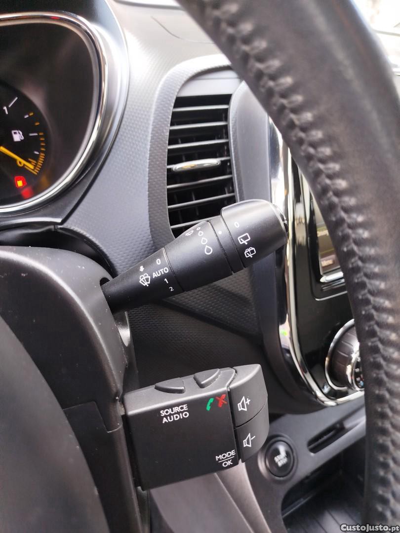 Renault Captur TCe 120 EDC Dynamique — fotografia 10