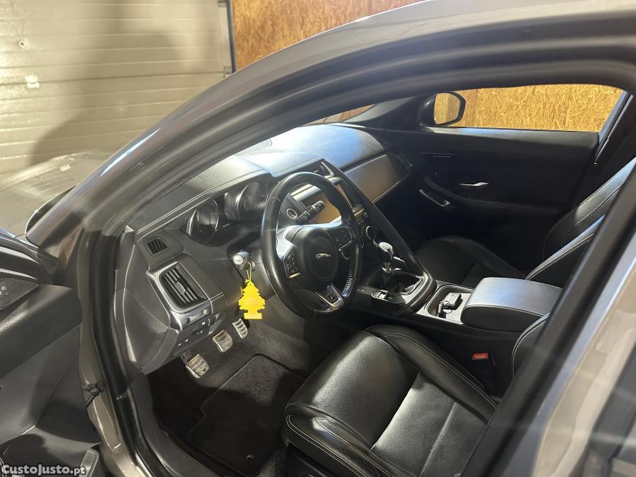 Jaguar E-Pace 2.0 i4D SE — fotografia 15