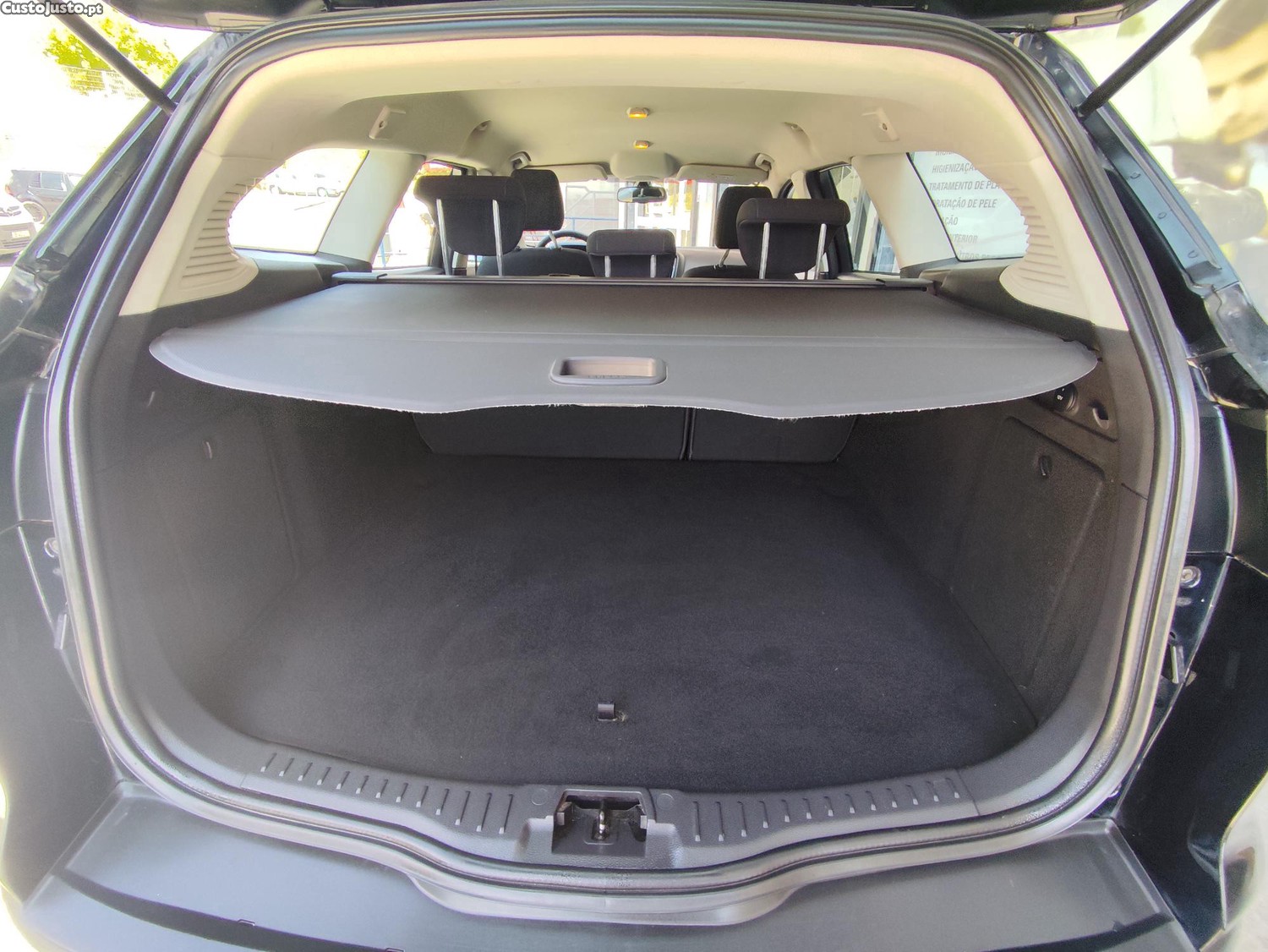 Ford Focus 1.0 gasolina — fotografia 2