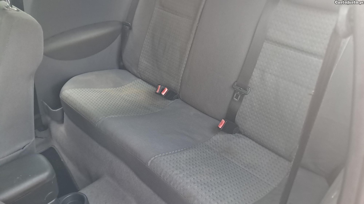 Opel Corsa 1.2 — fotografia 2
