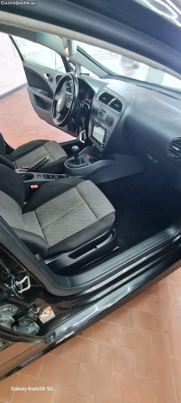SEAT Leon 1.9tdi Sport — fotografia 2