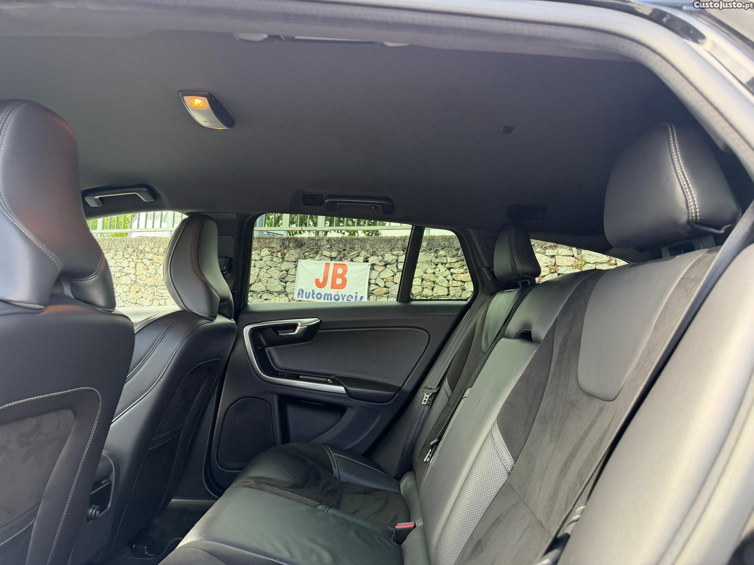 Volvo V60 2.0 D3 R-Design — fotografia 3