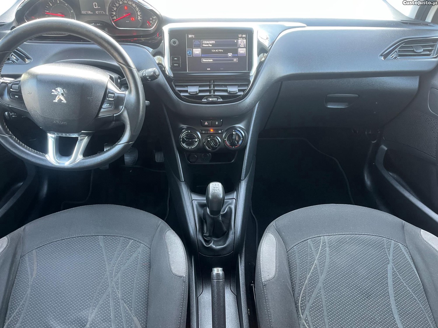 Peugeot 208 Allure 1.4 HDI — fotografia 5