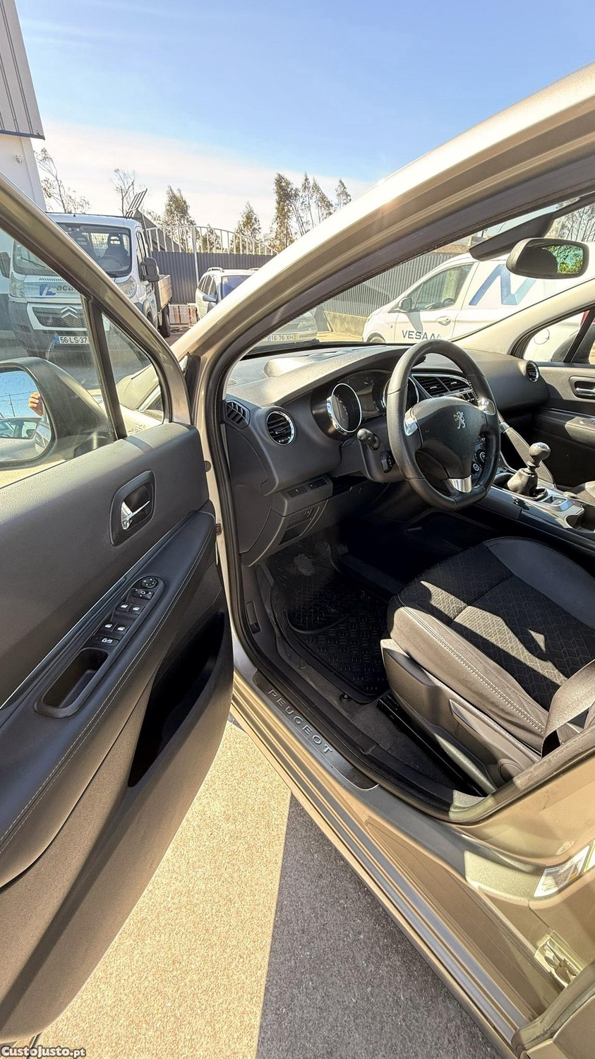 Peugeot 3008 1.6 HDI de 2014 — fotografia 10