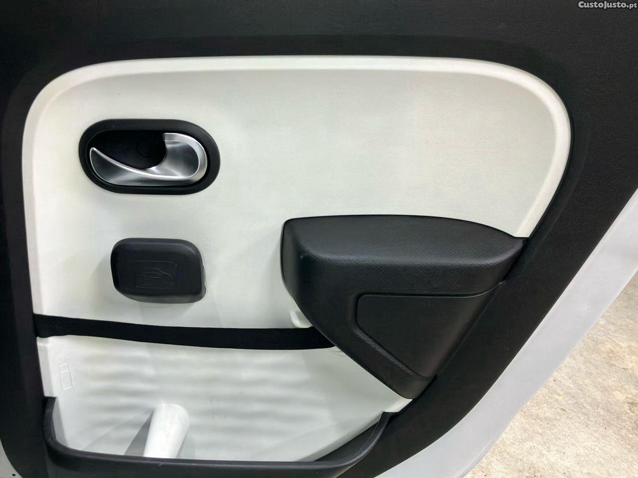Renault Twingo 1.0 SCe Dynamique — fotografia 5